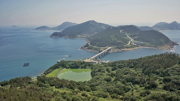 상추자도 등대산에서 바라본 하추자도 전경.