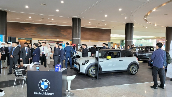 사진은 국제 e-모빌리티 엑스포의 전신인 국제전기자동차엑스포의 모습.