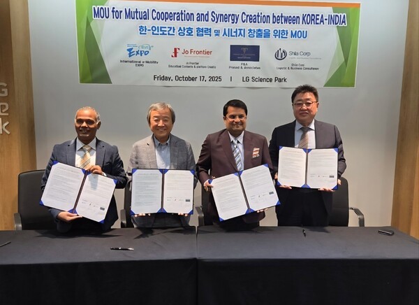 국제 e-모빌리티엑스포조직위원회가 지난 17일 한·인도 친환경 모빌리티 산업의 지속가능한 발전과 한국 기업의 인도 시장 진출 지원을 위해 인도 법무법인 P&A(Prasad & Associate) 그룹, Shila Corporation, 플랫폼 기업 조프런티어 등과 한-인도 상호 협력 양해각서(MOU)를 체결했다. /사진=국제 e-모빌리티엑스포조직위
