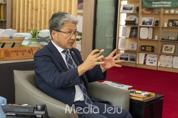 제주도의회 이상봉 의장. /사진=미디어제주.