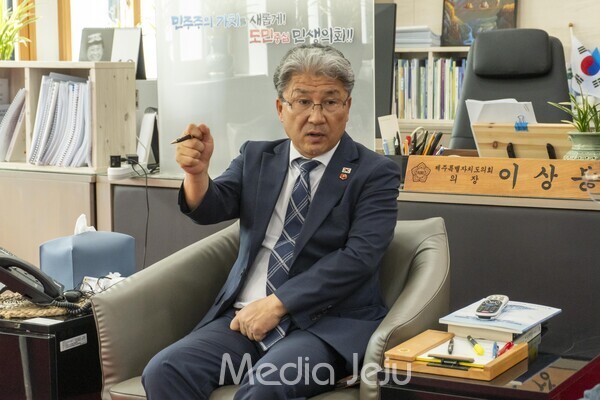 제주도의회 이상봉 의장. /사진=미디어제주.