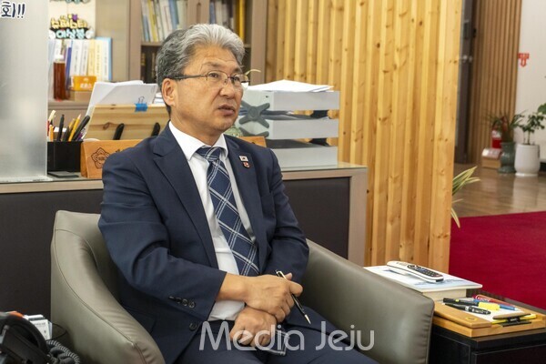 제주도의회 이상봉 의장. /사진=미디어제주.