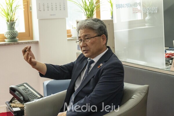 제주도의회 이상봉 의장. /사진=미디어제주.