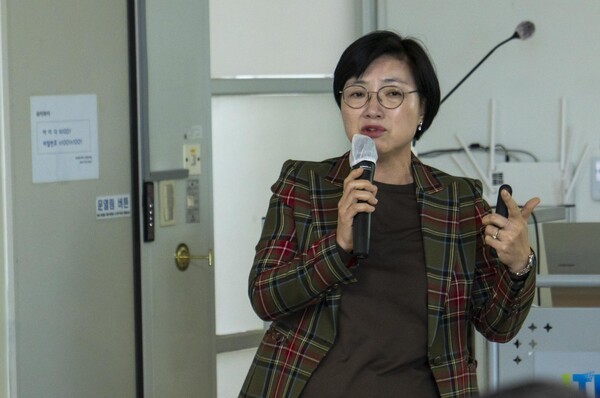 오수정 제주여성가족연구원 경영관리실장이 지난 28일 제주대첩 470주년 기념 학술세미나에서 주제발표를 하고 있다. /사진=미디어제주