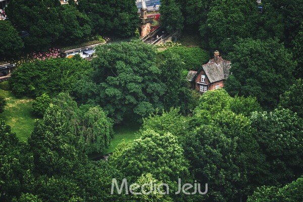 사진은 영국 스코틀랜드 에든버러의 도심 속 한 가운데 자리잡고 있는 녹지공간. /사진=미디어제주.