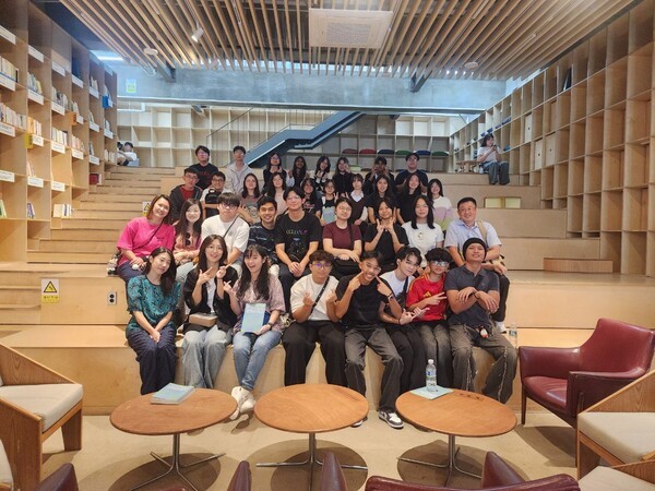 지난 9월 22일부터 28일까지 6박 7일간의 일정으로 제주를 방문한 싱가포르 기술교육원(ITE)  친환경 동아리 ‘그린 앰버서더’ 학생들이 신재생에너지와 친환경을 테마로 제주아시아기후변화교육센터와 제주자연순환센터 등을 둘러봤다. /사진=제주관광공사