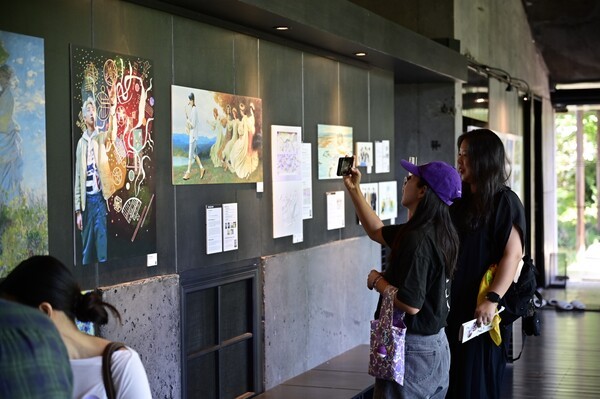 지난 9월 방탄소년단 데뷔 12주년을 기념해 제주를 글로벌 BTS 성지로 브랜드화하기 위해 기획된 ‘퍼플페스타 인 제주(Purple Festa in Jeju)’ 행사 중 베케 팬아트 전시회 모습. /사진=제주관광공사