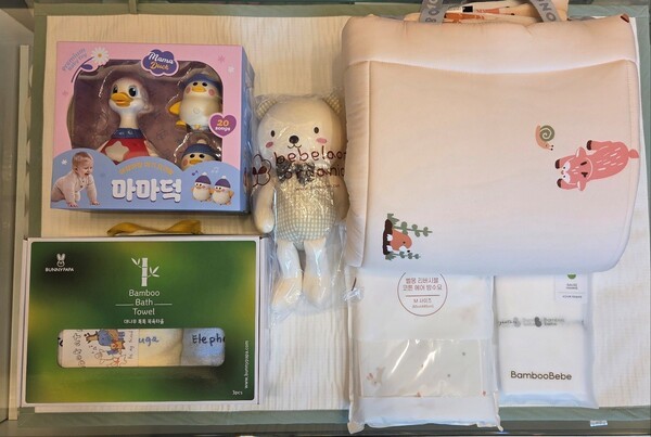 출생가구 맞춤혜택 지원사업 참여가구에 전달된 행복 선물꾸러미. /사진=제주개발공사