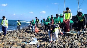 해나봉사단, 탄소중립 실천하며 해양 플로깅 활동